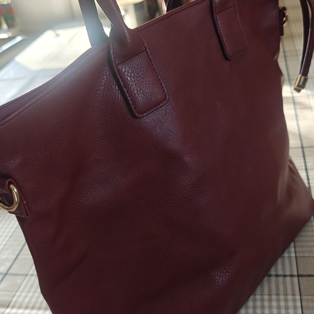 Elegant Burgundy Leather Tote Bag - Picture 5 of 16